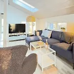 Gorgeous In With Kitchen Holiday home *