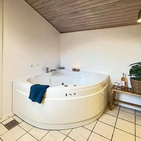 Tatil Evi Gorgeous In With Kitchen Tranekær